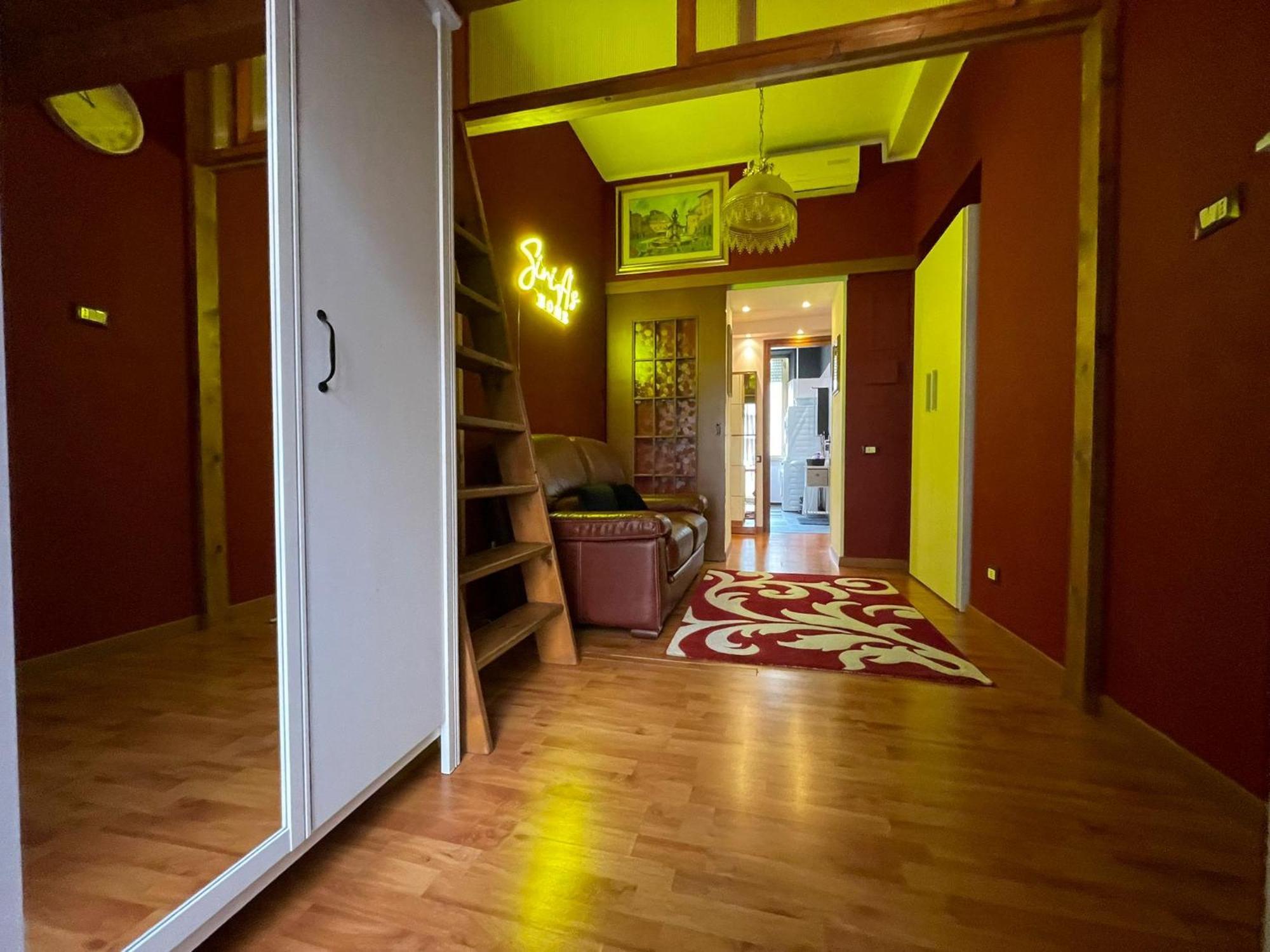 Siria's Apartment Rom